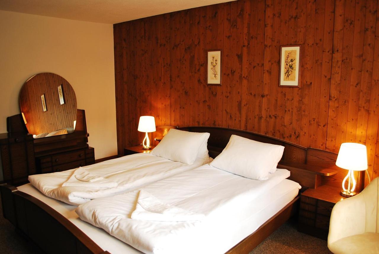 Rooms With Private Bathrooms Saas im Prattigau Exterior photo