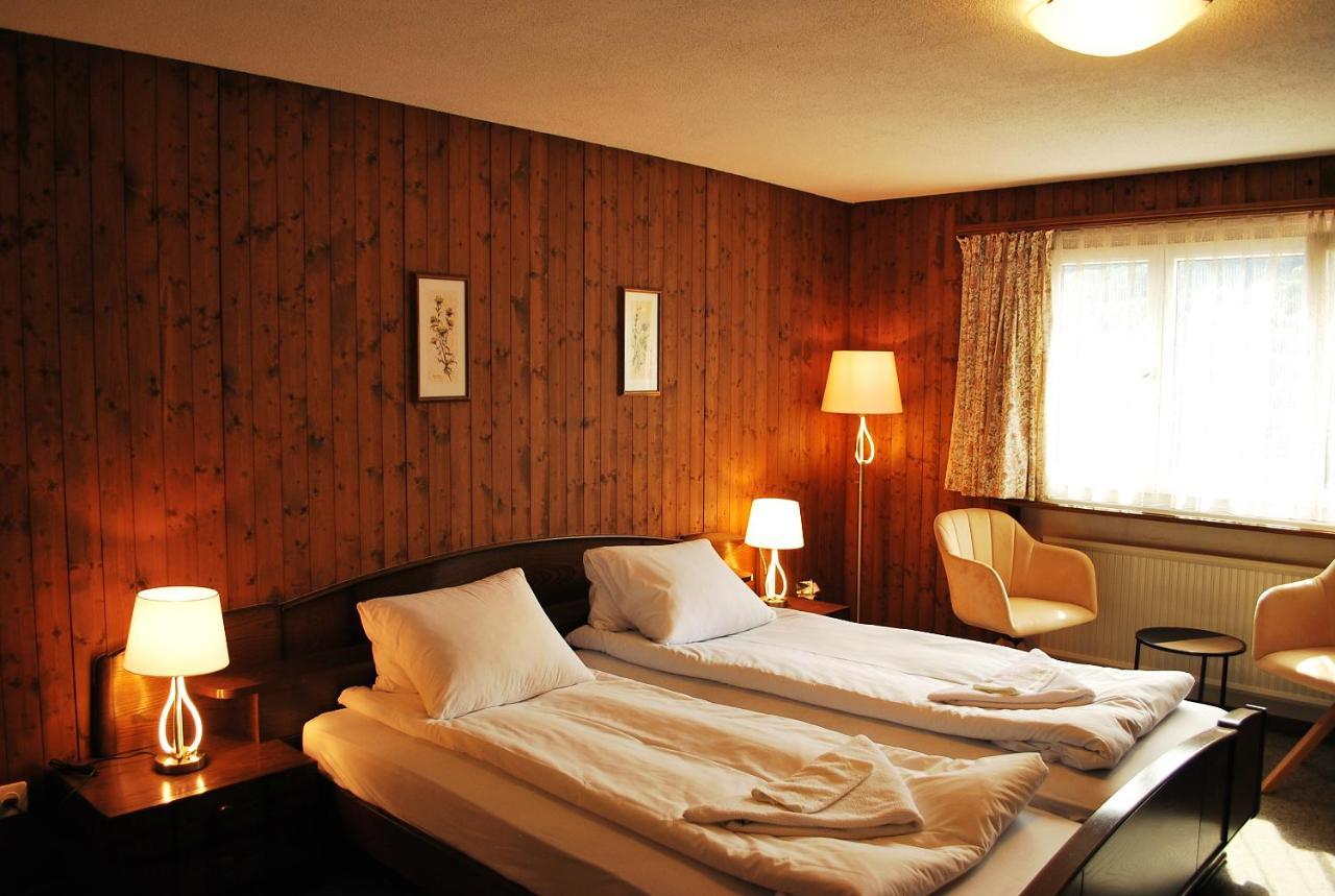 Rooms With Private Bathrooms Saas im Prattigau Exterior photo