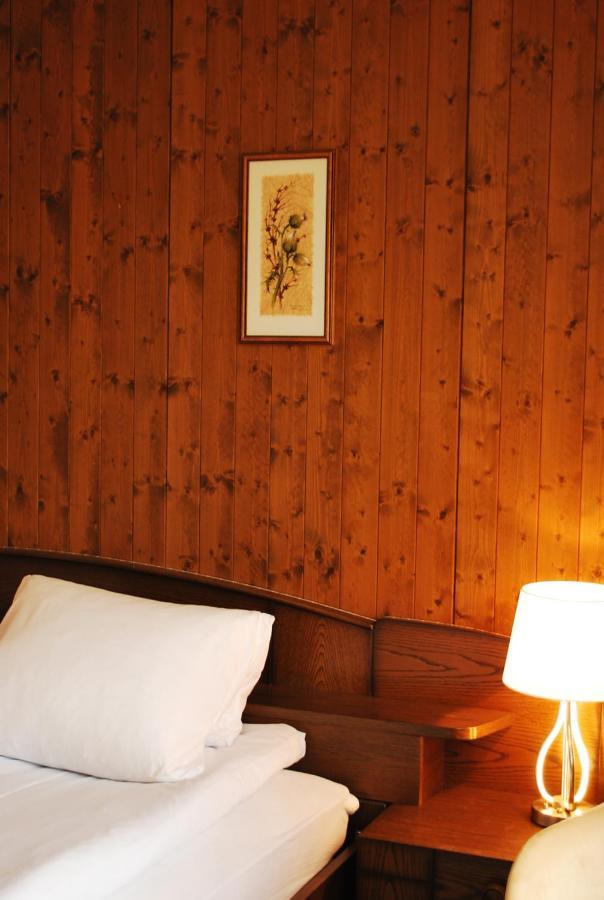 Rooms With Private Bathrooms Saas im Prattigau Exterior photo