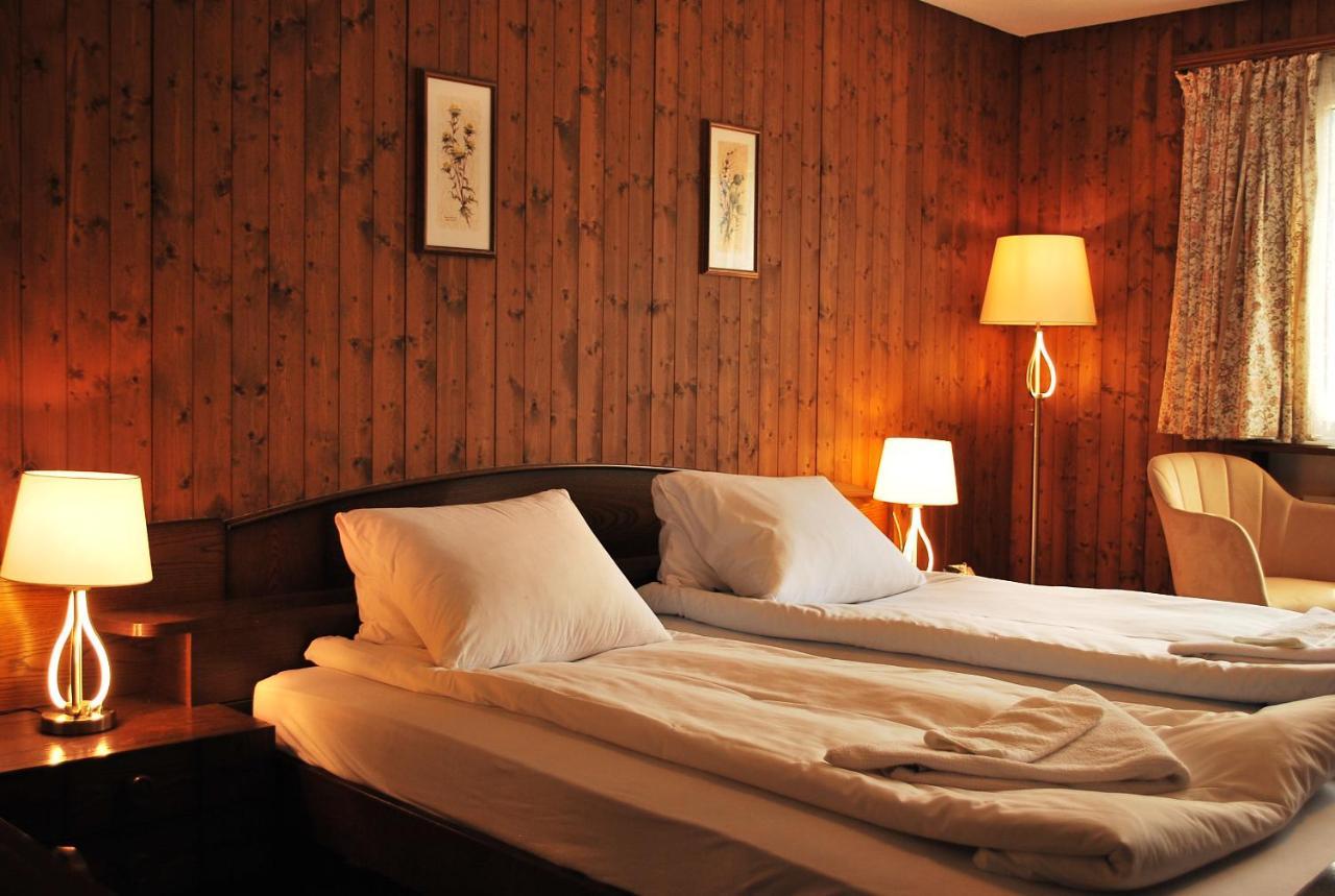 Rooms With Private Bathrooms Saas im Prattigau Exterior photo