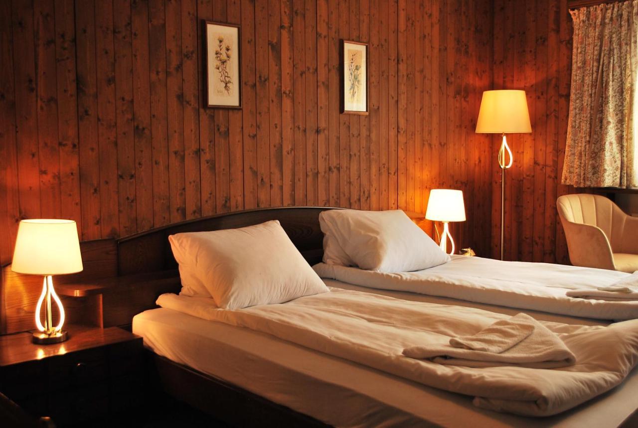 Rooms With Private Bathrooms Saas im Prattigau Exterior photo
