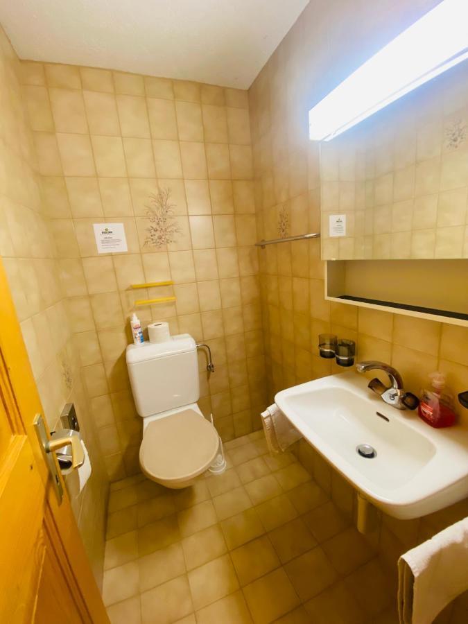 Rooms With Private Bathrooms Saas im Prattigau Exterior photo